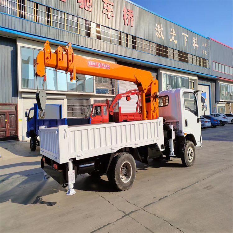 四平市三轮随车吊定制 农用改装机自备吊中瑞长期出售